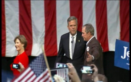 George W. Bush and Jeb Bush share the stage on campaign trail